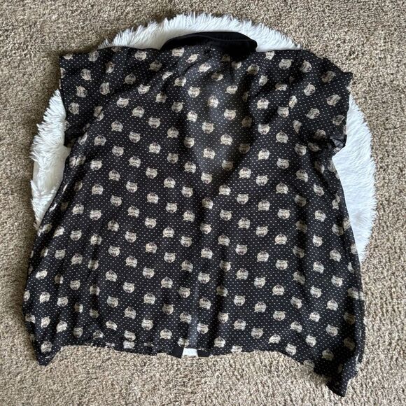 Torrid Sheer Button Down Top Lion Print Black Womens Size 1X HOLE - Picture 2 of 8